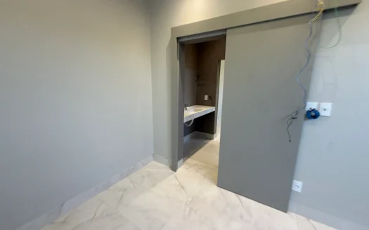 Casa 4 Suítes e Energia Solar