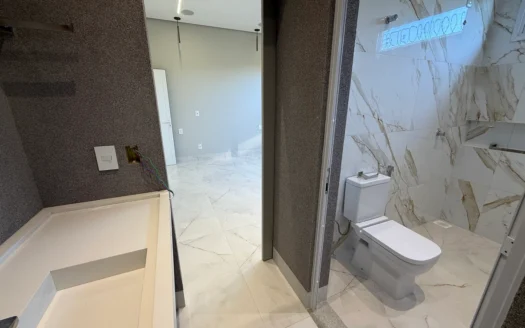 Casa 4 Suítes e Energia Solar