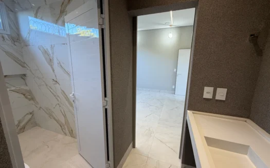 Casa 4 Suítes e Energia Solar