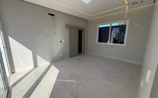 Casa 4 Suítes e Energia Solar