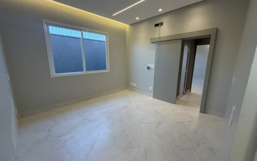 Casa 4 Suítes e Energia Solar