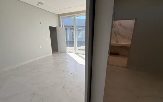 Casa 4 Suítes e Energia Solar