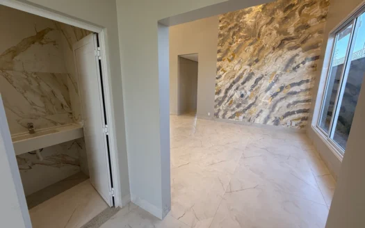 Casa 4 Suítes e Energia Solar