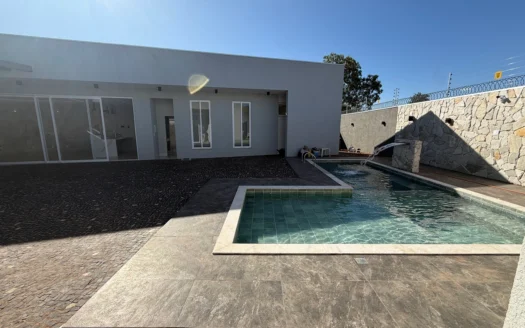 Casa 4 Suítes e Energia Solar