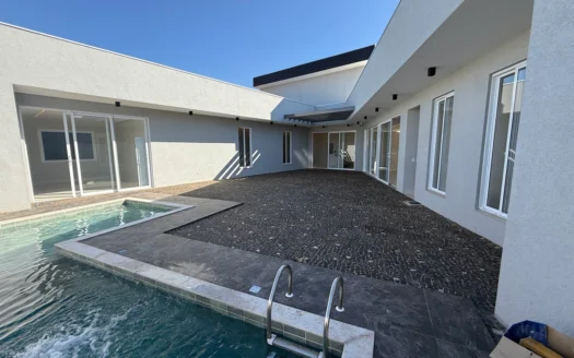 Casa 4 Suítes e Energia Solar