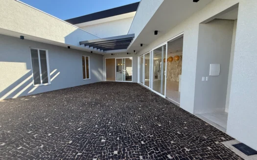 Casa 4 Suítes e Energia Solar