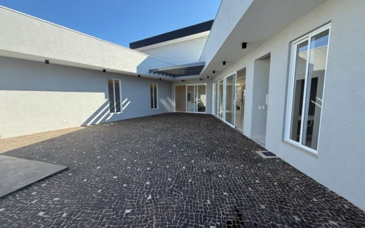 Casa 4 Suítes e Energia Solar