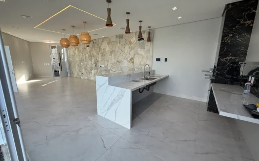 Casa 4 Suítes e Energia Solar