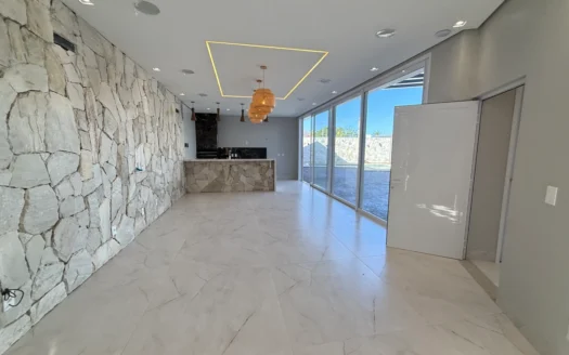 Casa 4 Suítes e Energia Solar