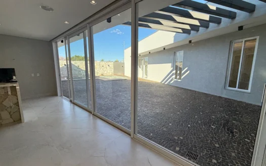 Casa 4 Suítes e Energia Solar