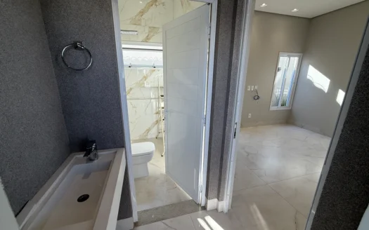 Casa 4 Suítes e Energia Solar