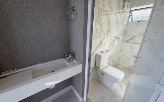 Casa 4 Suítes e Energia Solar