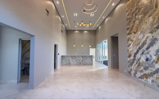 Casa 4 Suítes e Energia Solar