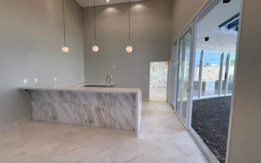 Casa 4 Suítes e Energia Solar