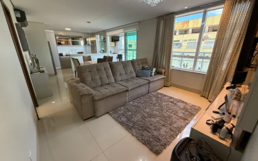 Apartamento de 3 Suítes no Centro