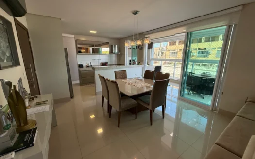 Apartamento de 3 Suítes no Centro