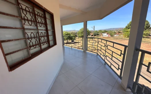 Sobrado 3 Quartos com Sala Comercial