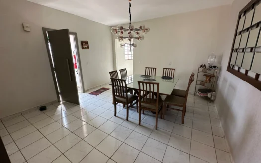 Sobrado 3 Quartos com Sala Comercial