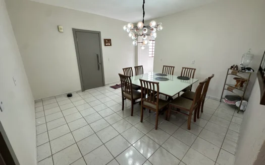 Sobrado 3 Quartos com Sala Comercial