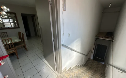 Sobrado 3 Quartos com Sala Comercial