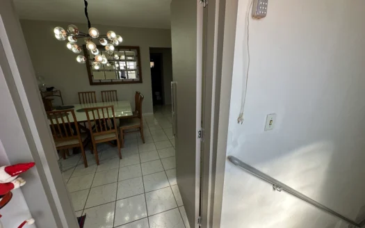 Sobrado 3 Quartos com Sala Comercial