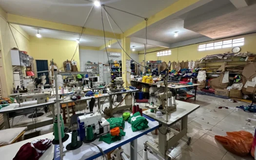 Sobrado 3 Quartos com Sala Comercial