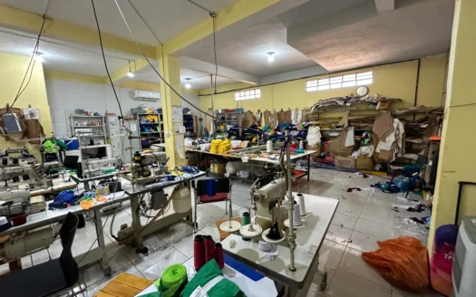 Sobrado 3 Quartos com Sala Comercial