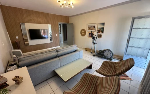 Sobrado 3 Quartos com Sala Comercial