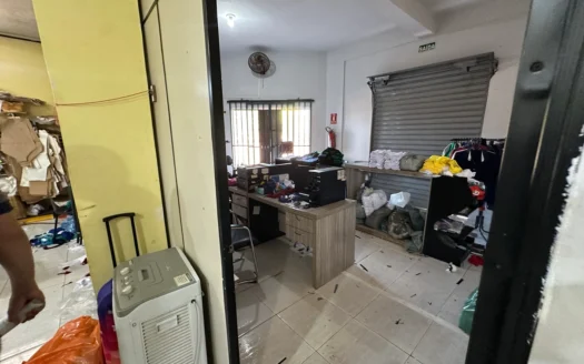 Sobrado 3 Quartos com Sala Comercial