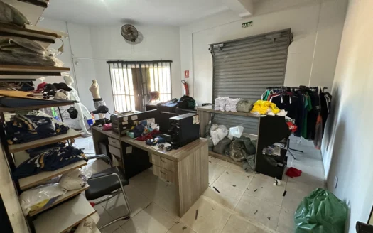 Sobrado 3 Quartos com Sala Comercial