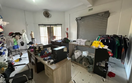 Sobrado 3 Quartos com Sala Comercial