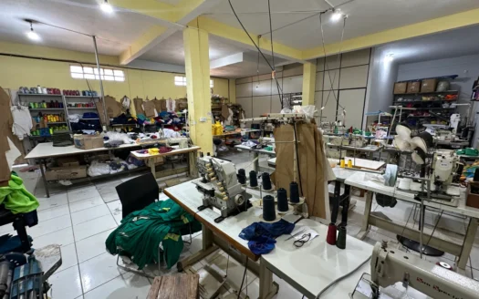 Sobrado 3 Quartos com Sala Comercial