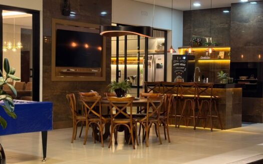 Casa com 5 Suítes em Paraíso