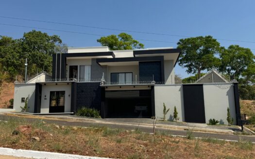 Casa com 5 Suítes em Paraíso