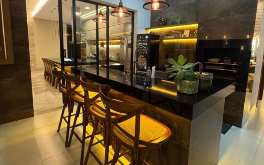 Casa com 5 Suítes em Paraíso