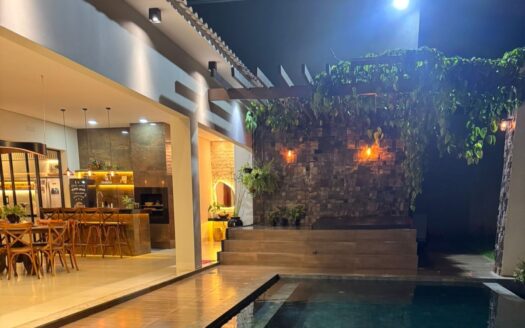 Casa com 5 Suítes em Paraíso