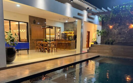 Casa com 5 Suítes em Paraíso