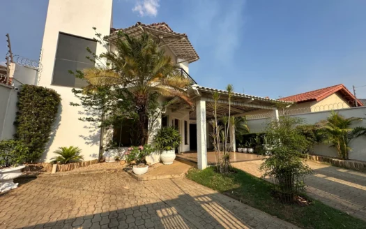 Sobrado com 5 Suítes