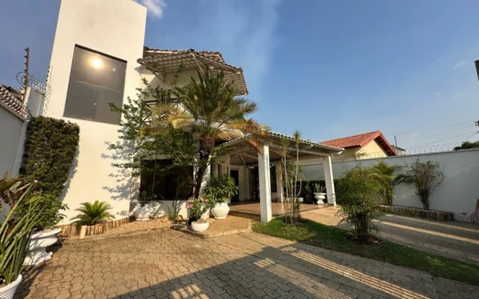 Sobrado com 5 Suítes