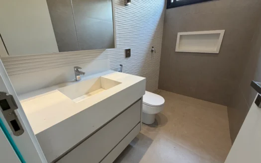 Casa Alto Padrão de 3 Suítes