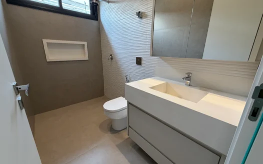 Casa Alto Padrão de 3 Suítes