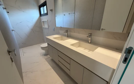 Casa Alto Padrão de 3 Suítes