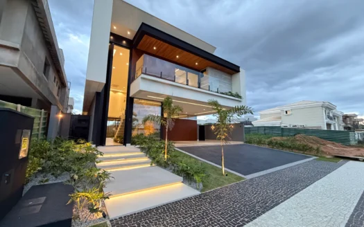 Sobrado com 5 Suítes