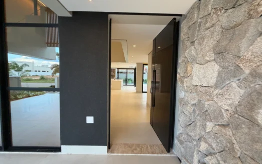 Casa Alto Padrão de 4 Suítes