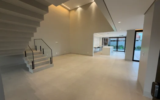 Casa Alto Padrão de 4 Suítes