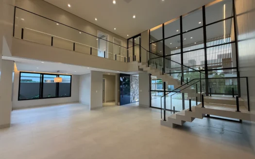 Casa Alto Padrão de 4 Suítes