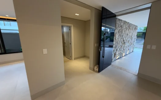 Casa Alto Padrão de 4 Suítes