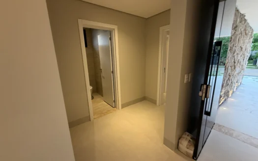 Casa Alto Padrão de 4 Suítes