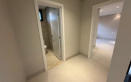 Casa Alto Padrão de 4 Suítes