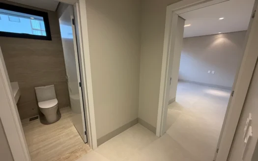 Casa Alto Padrão de 4 Suítes